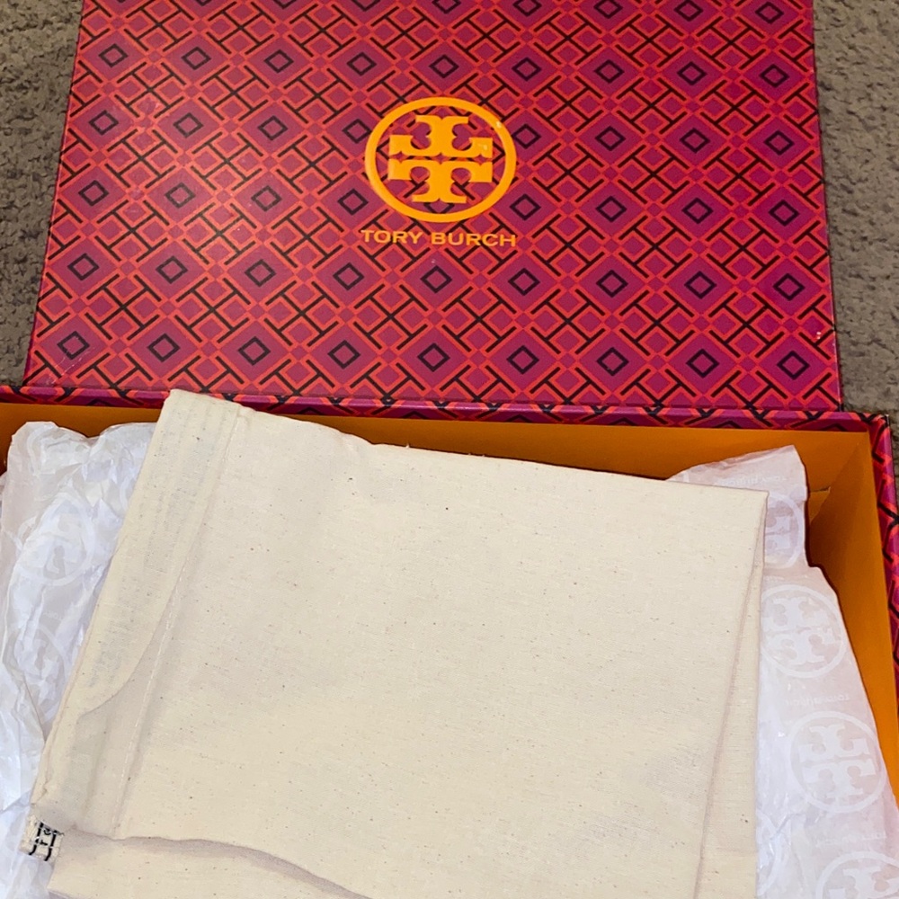 NEW Tory Burch Black Patent Logo Miller Thong Sandals - Picture 2 of 6
